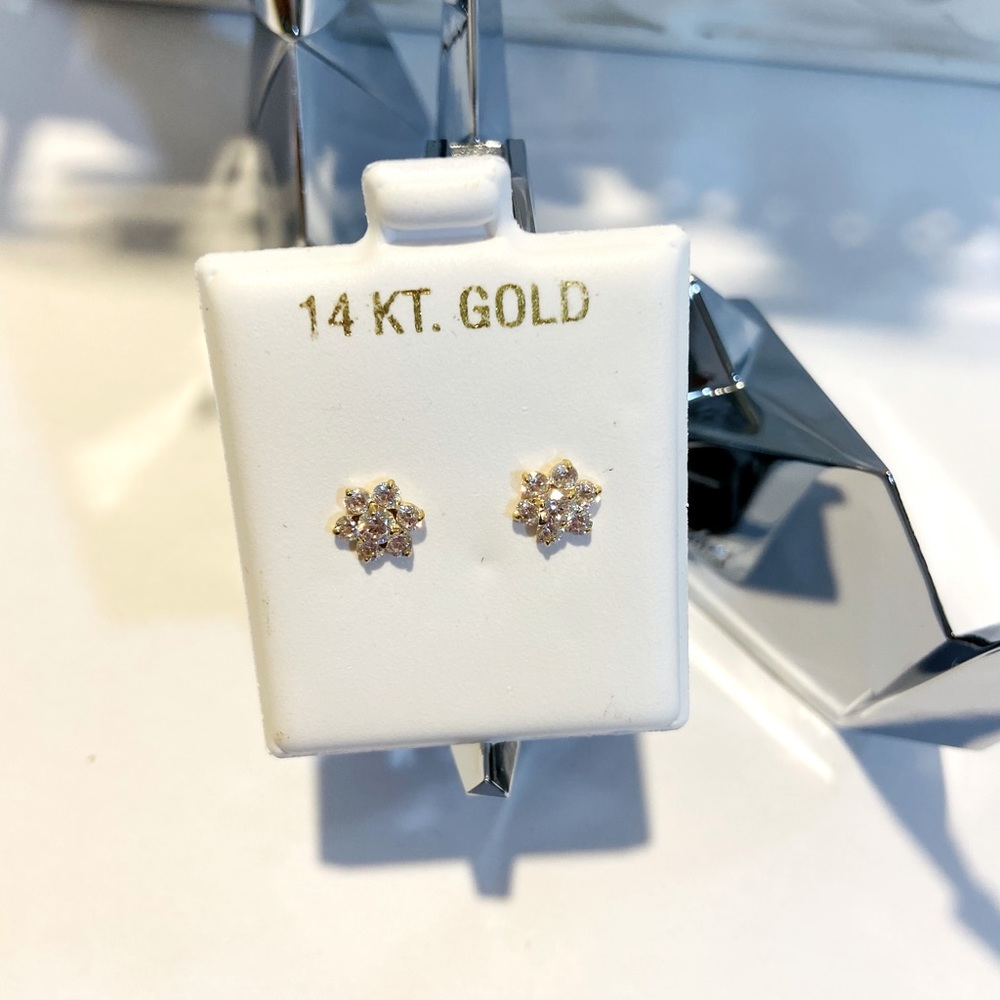 14KT. Gold Flower Studs